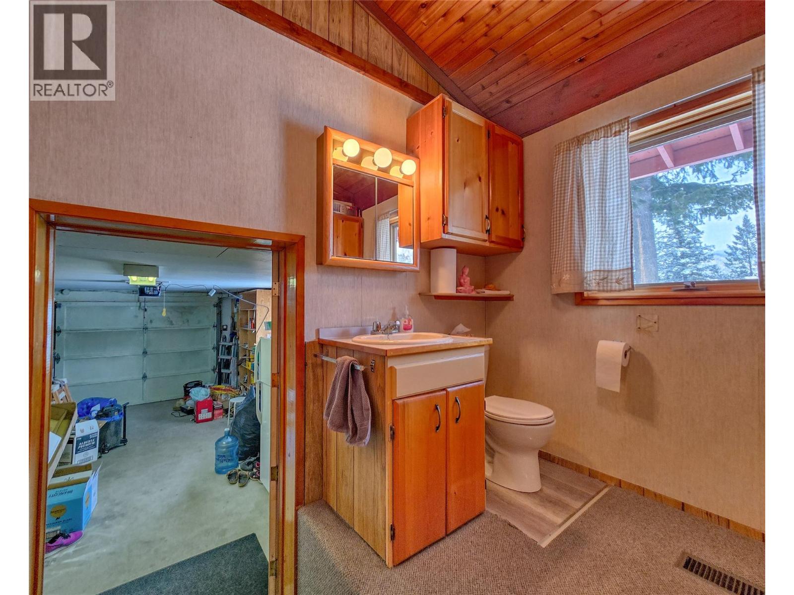 1721 8TH Avenue, Invermere