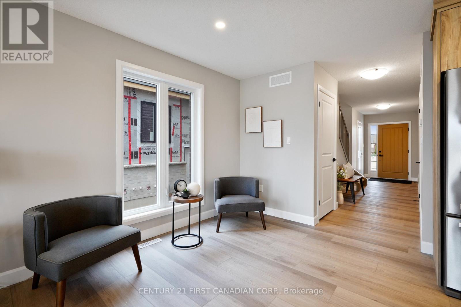 9 POSTMA CRESCENT - Photo 3 of 37, North Middlesex (Ailsa Craig), Ontario