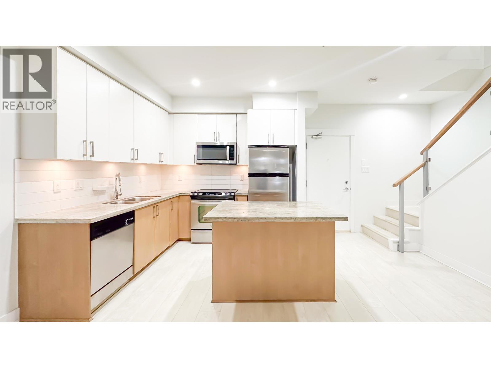 119 85 EIGHTH AVENUE, New Westminster