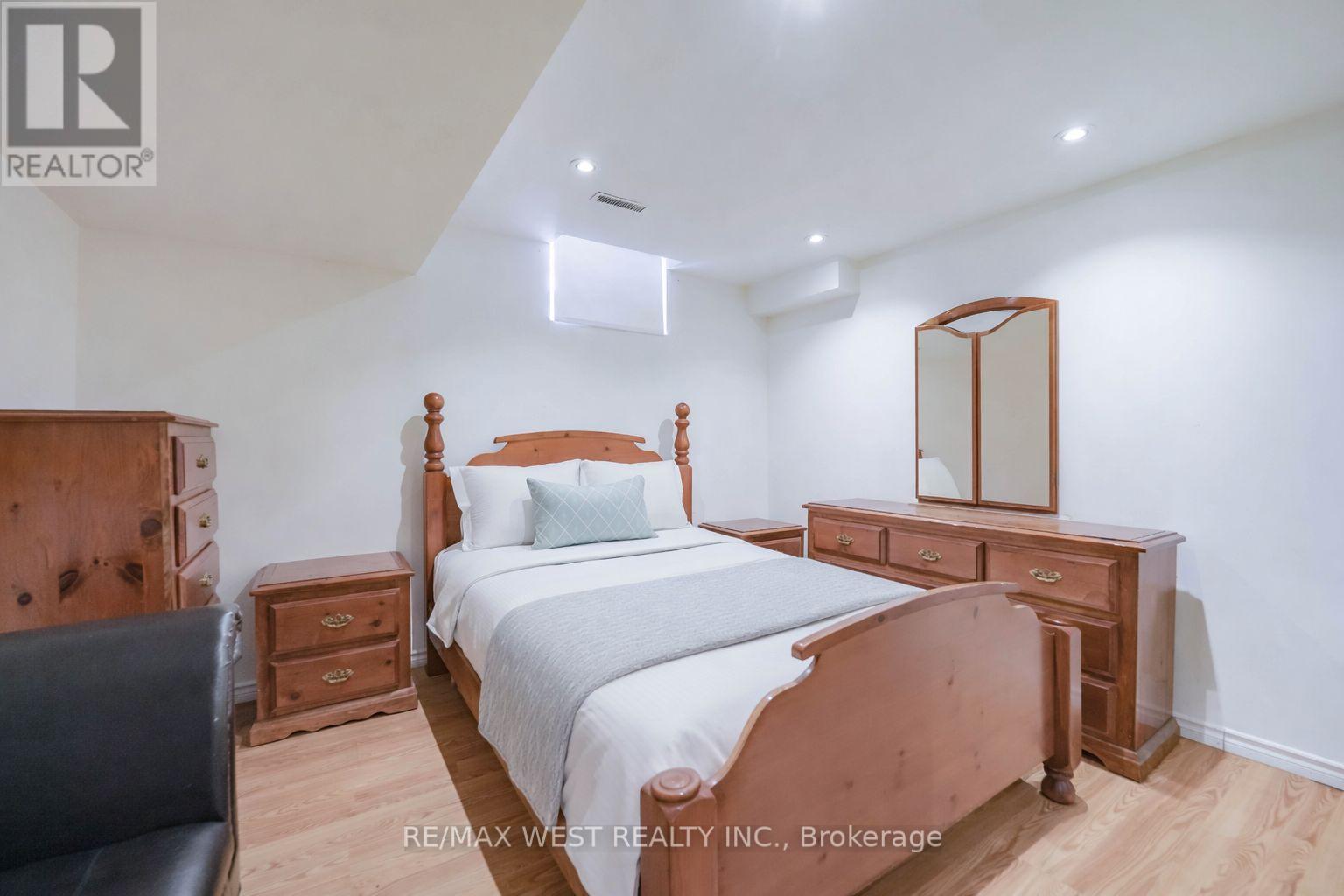 114 COURTLANDS DRIVE - 3