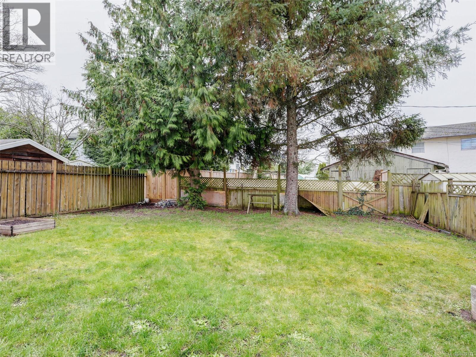 A & B 1725 Feltham Rd, Saanich