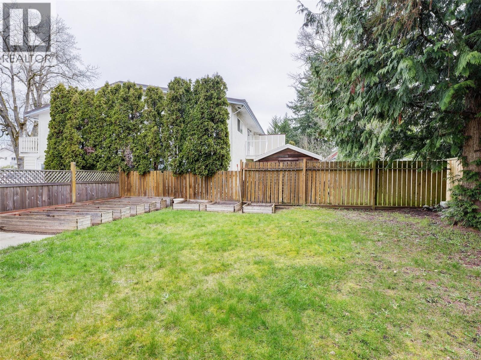 A & B 1725 Feltham Rd, Saanich
