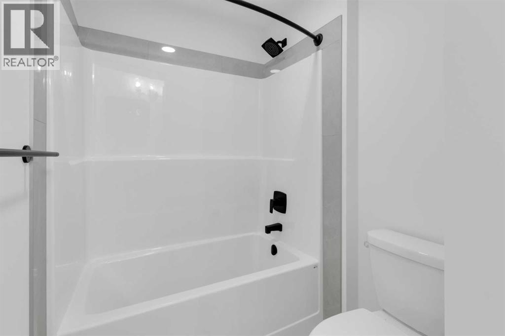 Single Family House for Sale in  Starling Place NW Moraine Calgary 