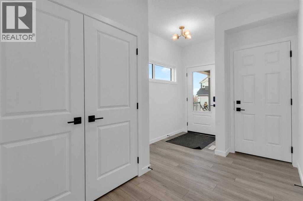 Single Family House for Sale in  Starling Place NW Moraine Calgary 