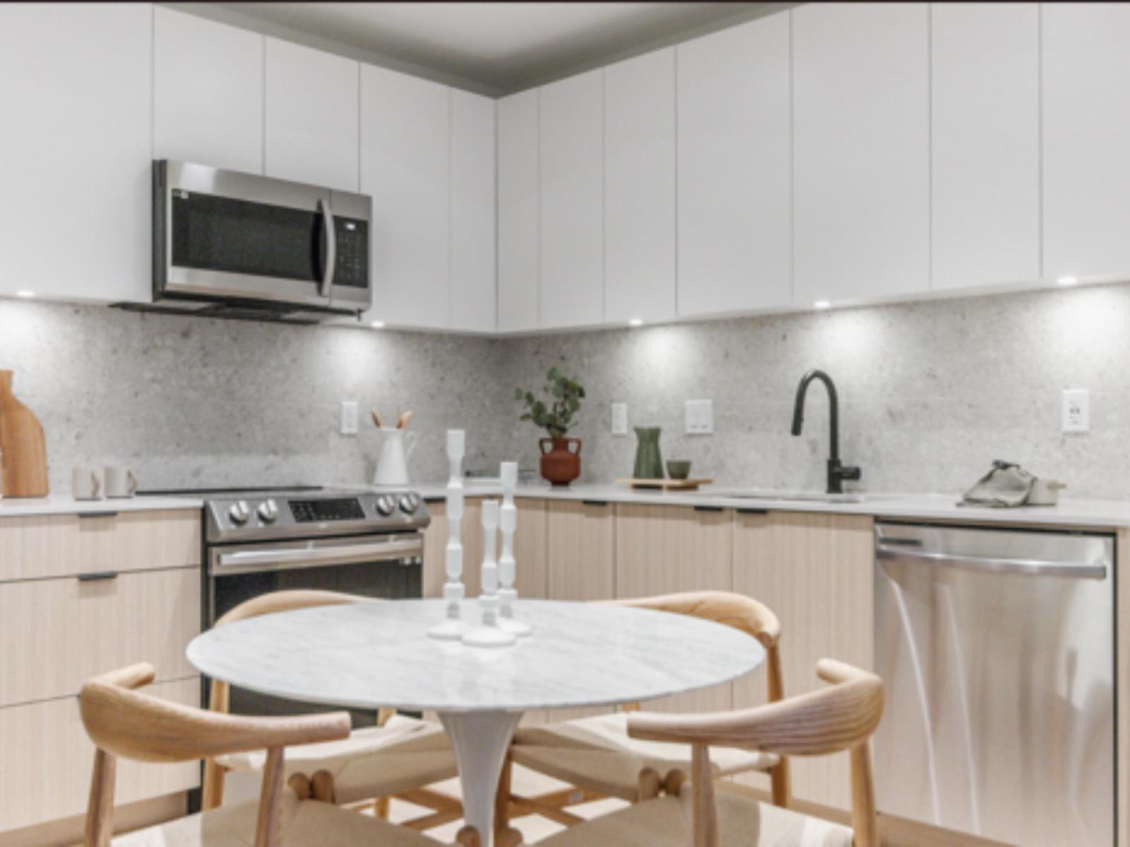 633 20769 FRASER HIGHWAY, Langley