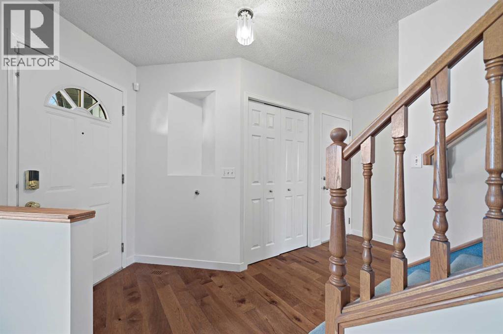 182 Coventry Close NE - Photo 3 of 42, Calgary, Alberta