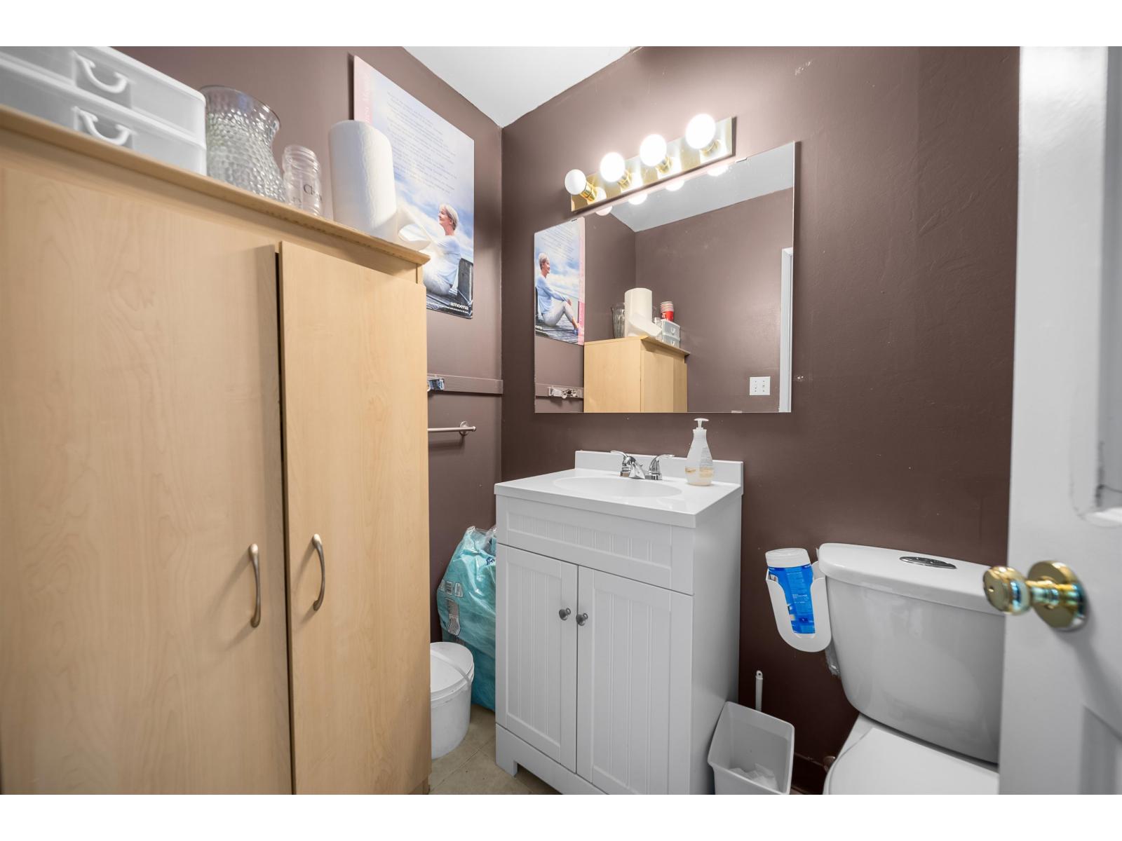 4 2630 BOURQUIN CRESCENT, Abbotsford