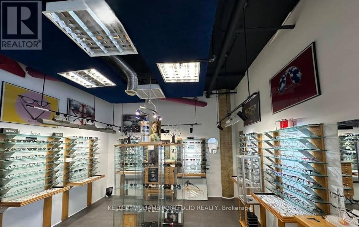 101Y - EXAMINATION ROOM - 1910 YONGE STREET - Photo 3 of 10, Toronto (Yonge-Eglinton), Ontario