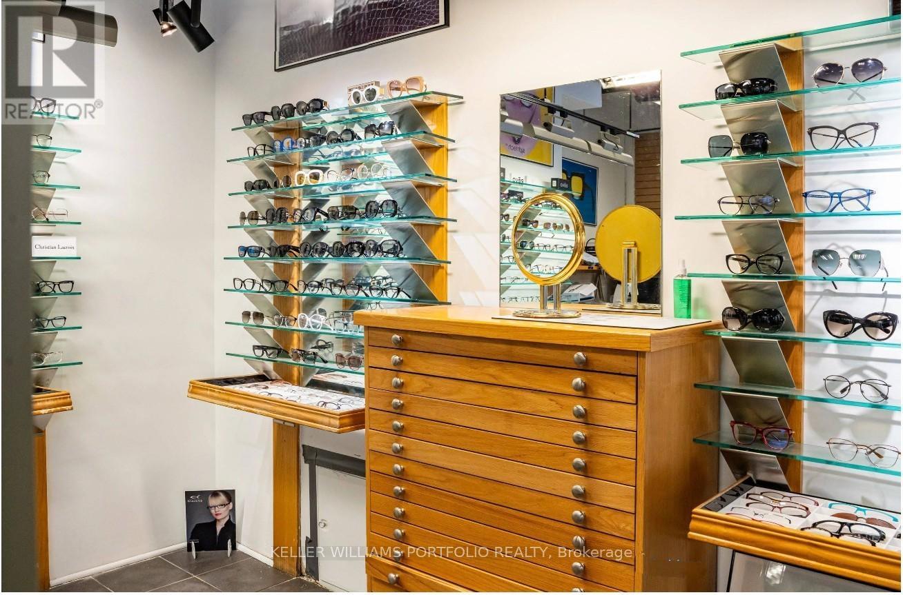 101Y - EXAMINATION ROOM - 1910 YONGE STREET - Photo 5 of 10, Toronto (Yonge-Eglinton), Ontario