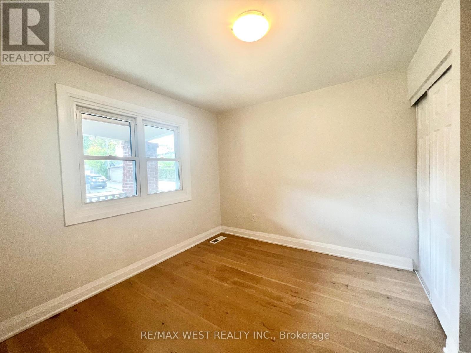 MAIN - 4 SUTHERLAND AVENUE - Photo 4 of 9, Toronto (Crescent Town), Ontario