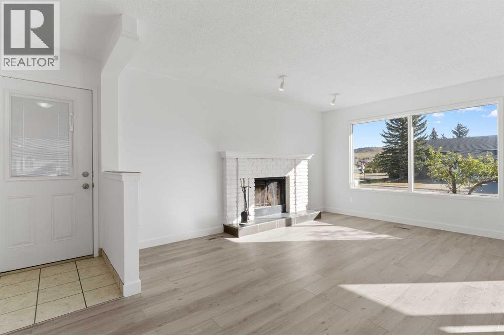 2 West Barrett Place, Cochrane