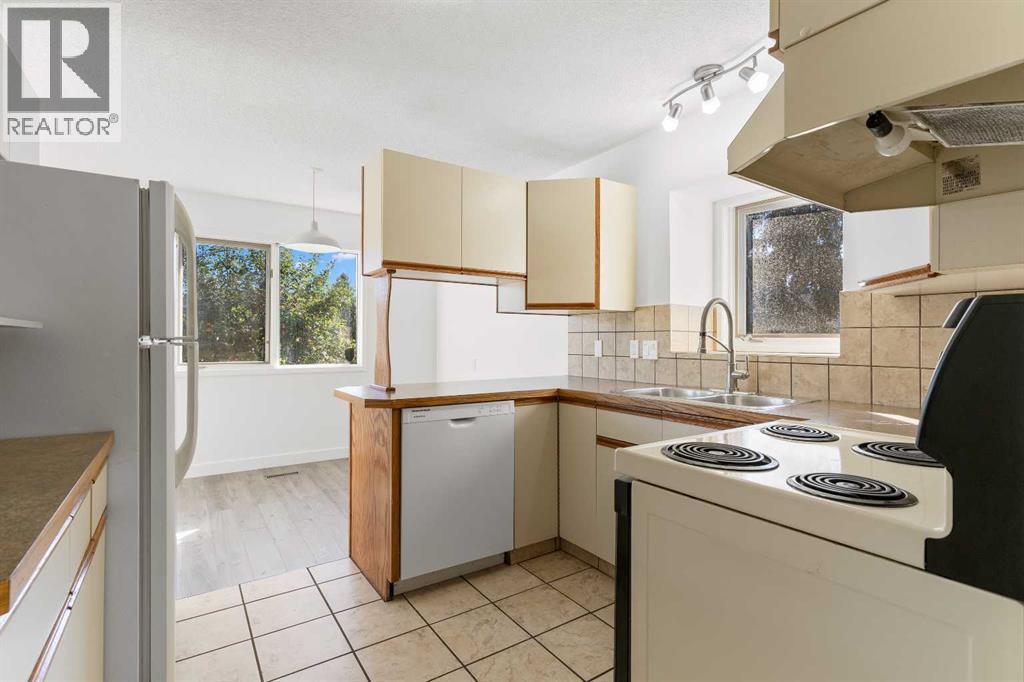 2 West Barrett Place, Cochrane