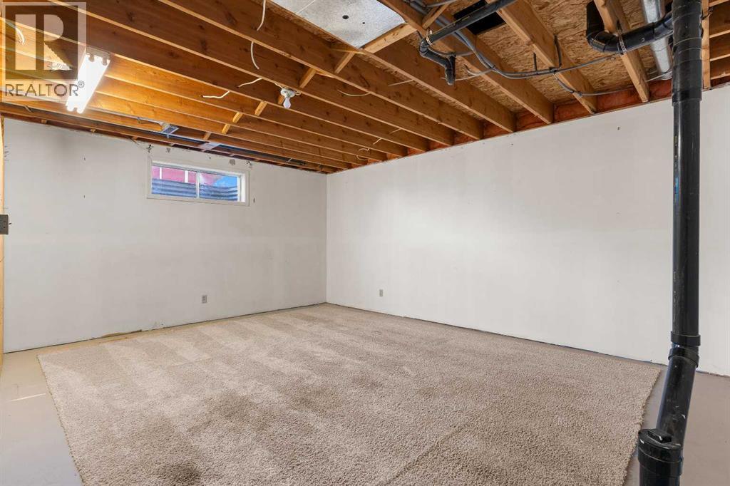 2 West Barrett Place, Cochrane