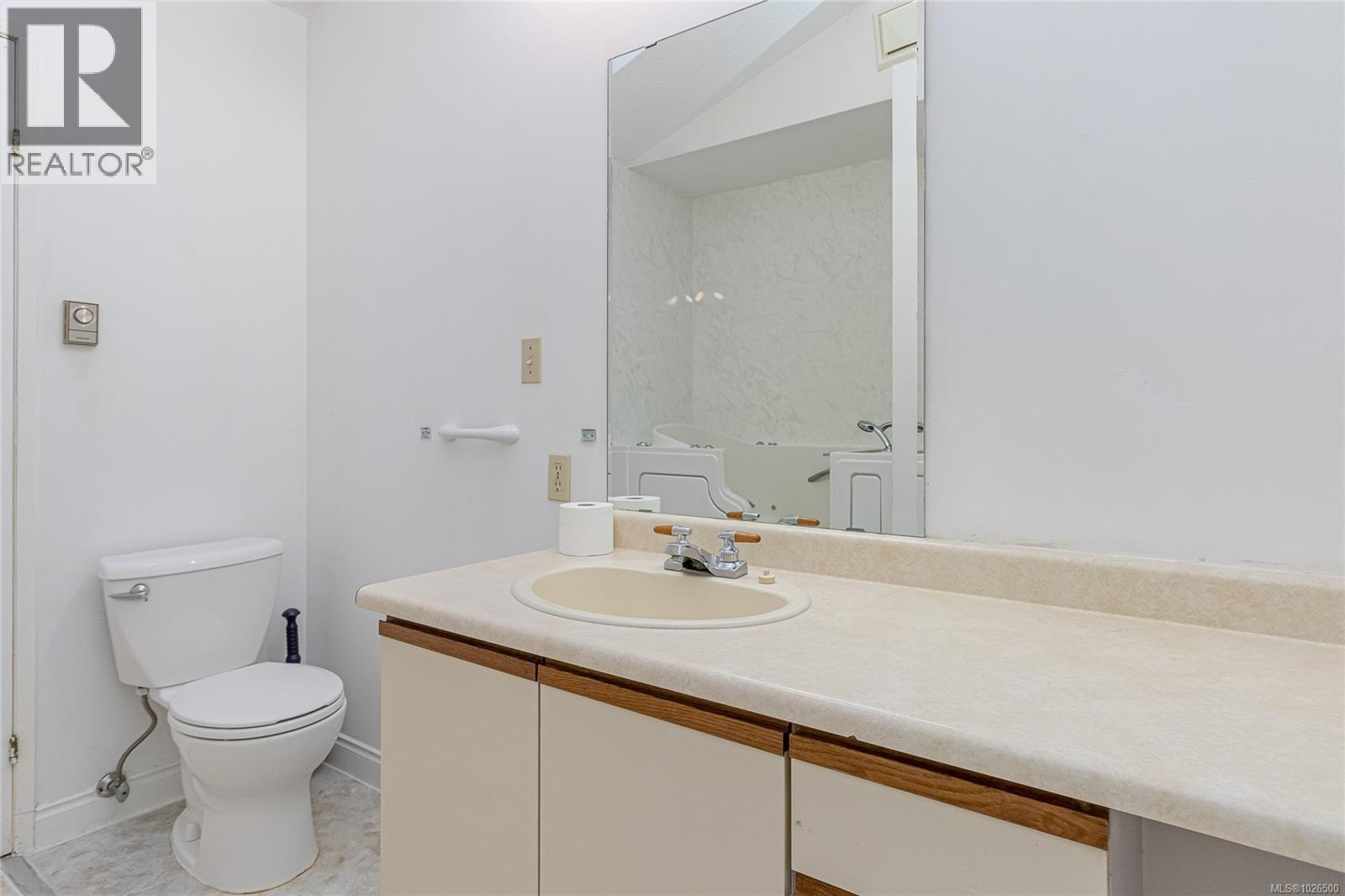 235 Fourth Ave, Qualicum Beach