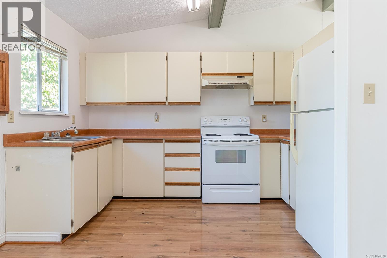 235 Fourth Ave, Qualicum Beach