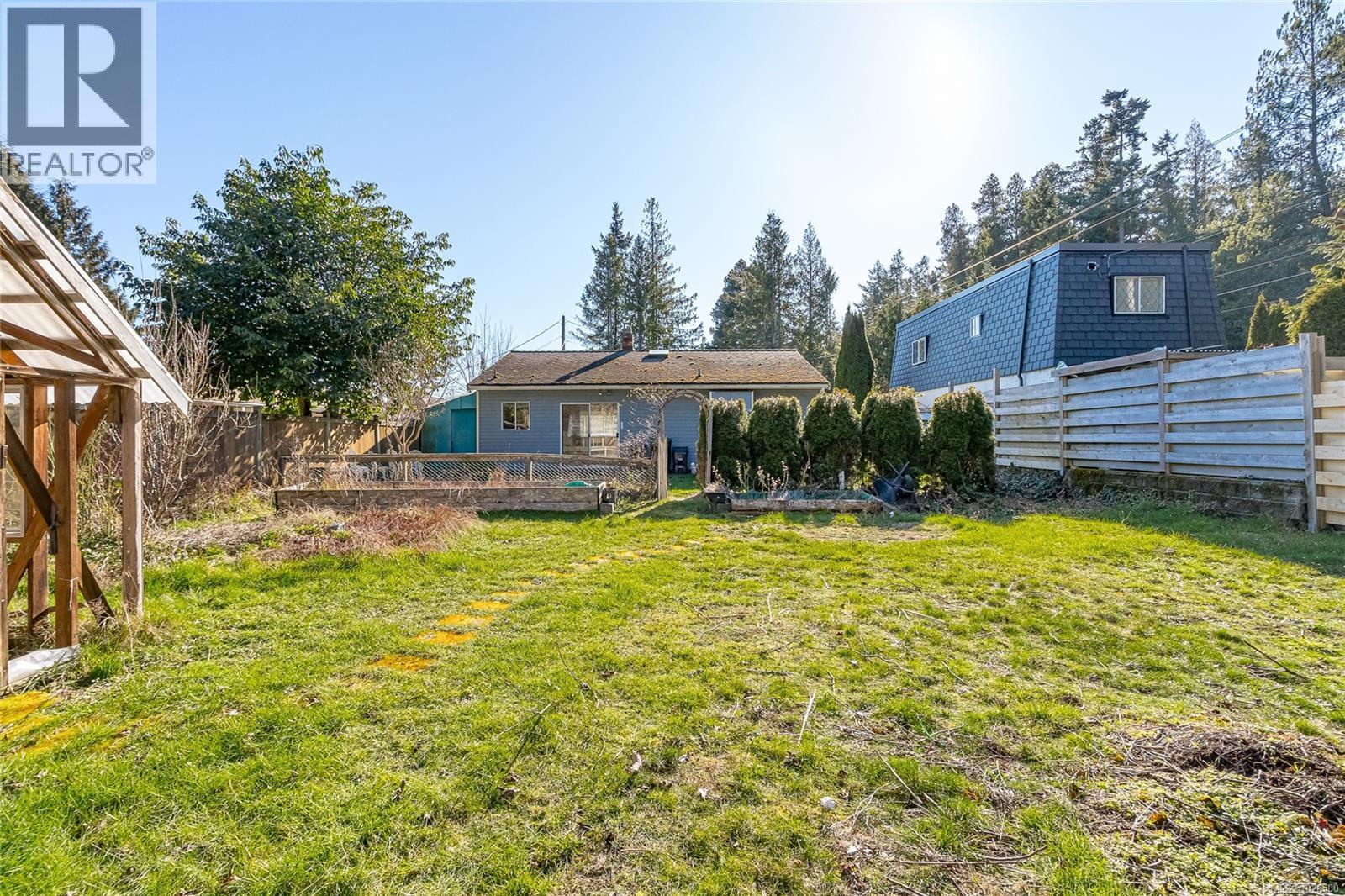 235 Fourth Ave, Qualicum Beach
