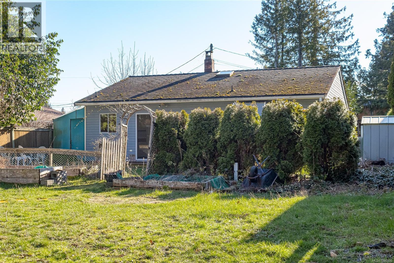 235 Fourth Ave, Qualicum Beach