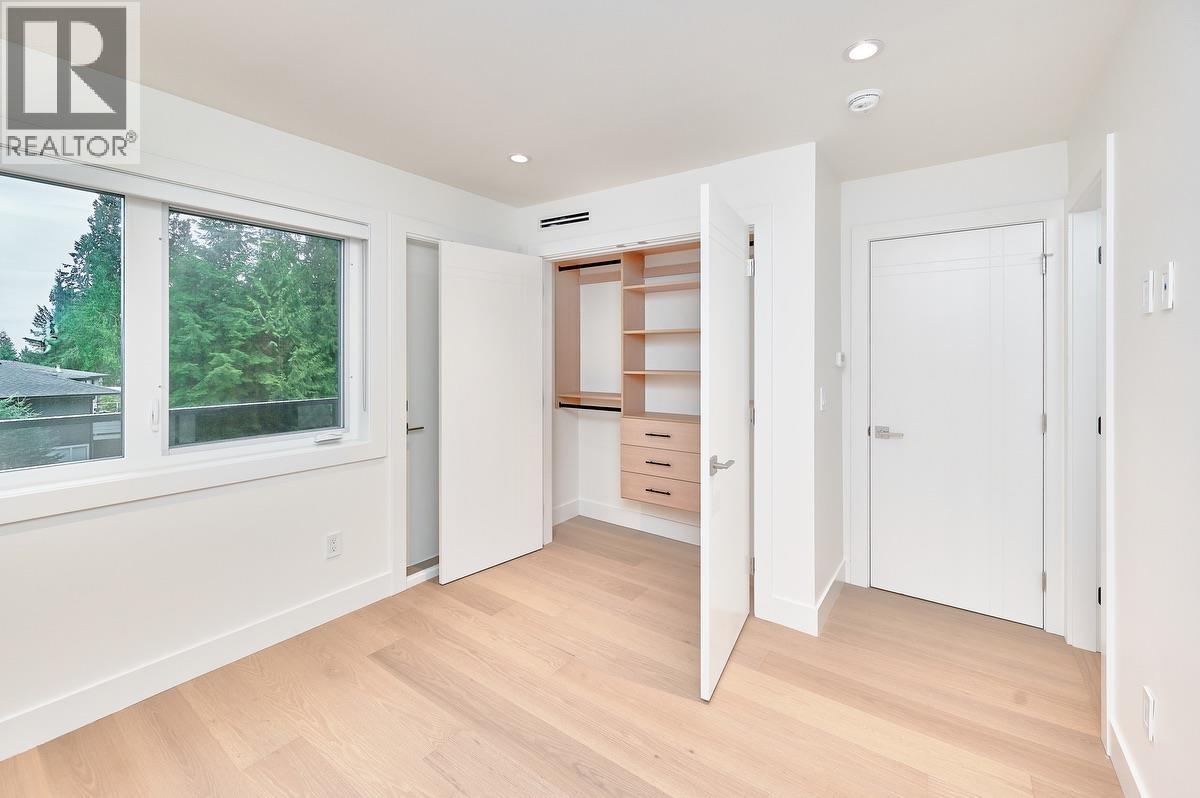 806 MONTROYAL BOULEVARD, North Vancouver