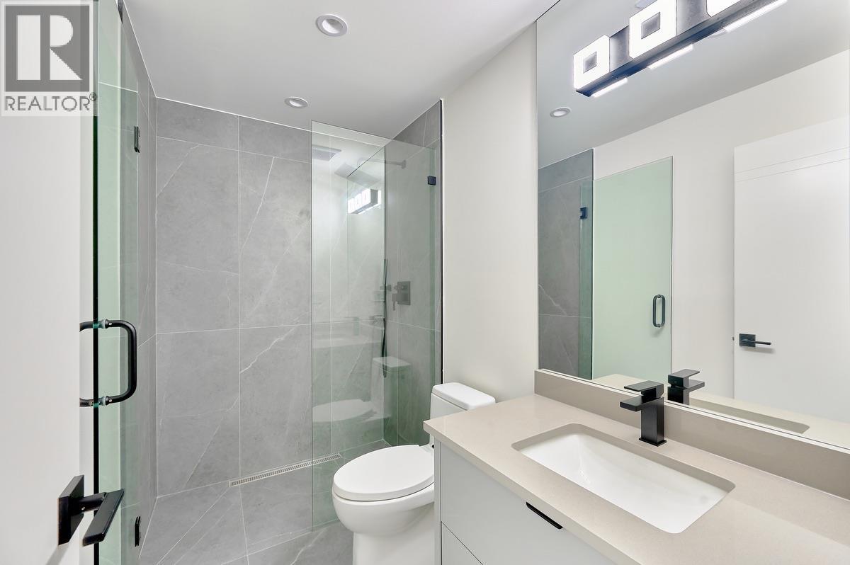 806 MONTROYAL BOULEVARD, North Vancouver