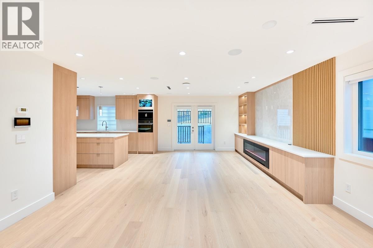 806 MONTROYAL BOULEVARD, North Vancouver