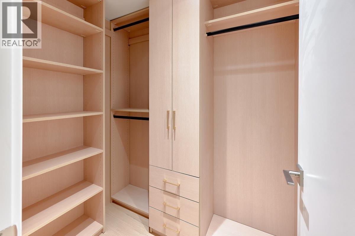 806 MONTROYAL BOULEVARD, North Vancouver