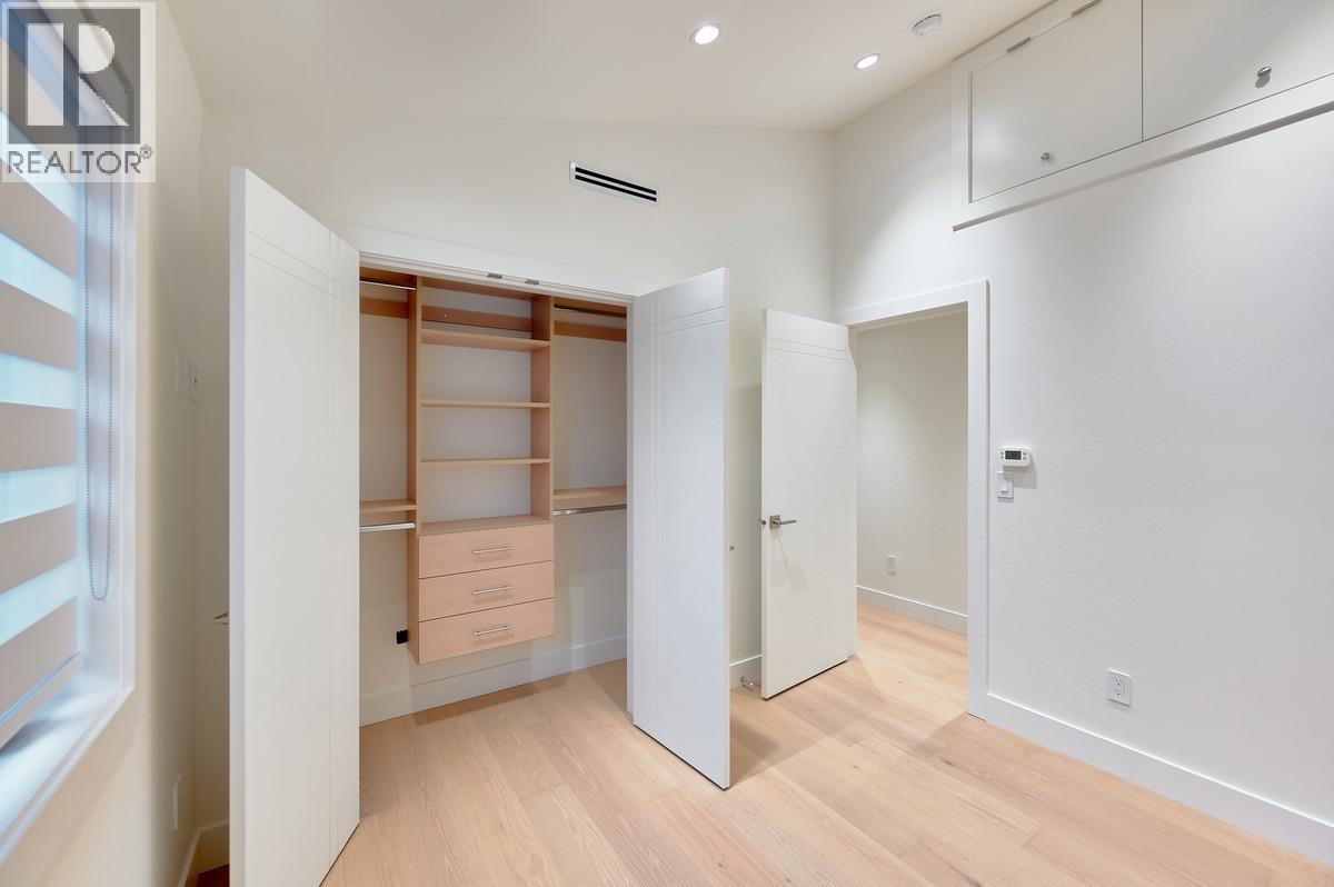 806 MONTROYAL BOULEVARD, North Vancouver