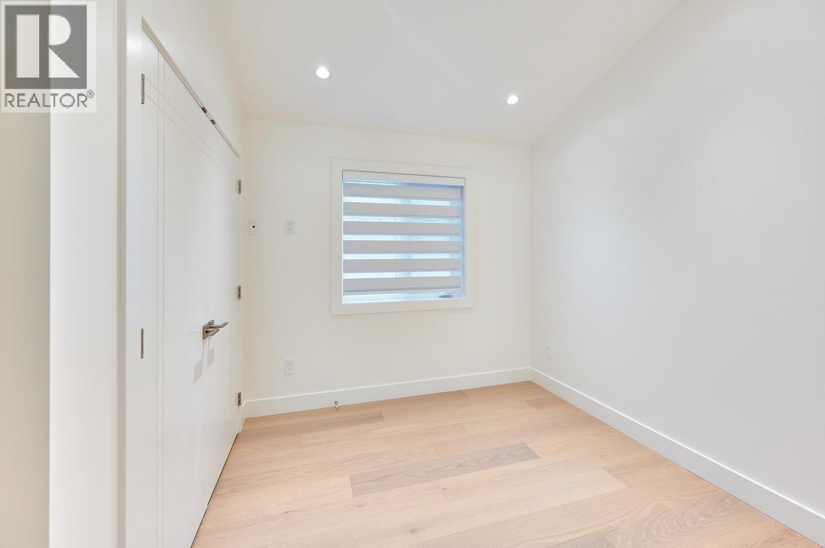 806 MONTROYAL BOULEVARD, North Vancouver