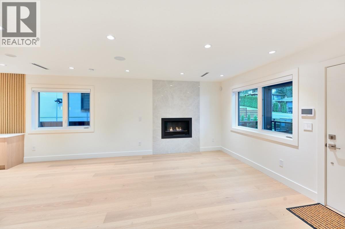 806 MONTROYAL BOULEVARD, North Vancouver