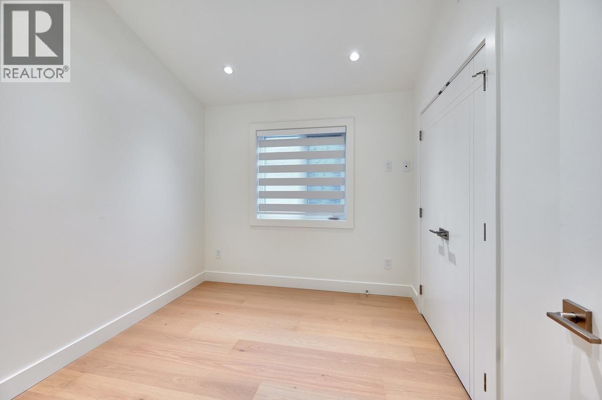 806 MONTROYAL BOULEVARD, North Vancouver