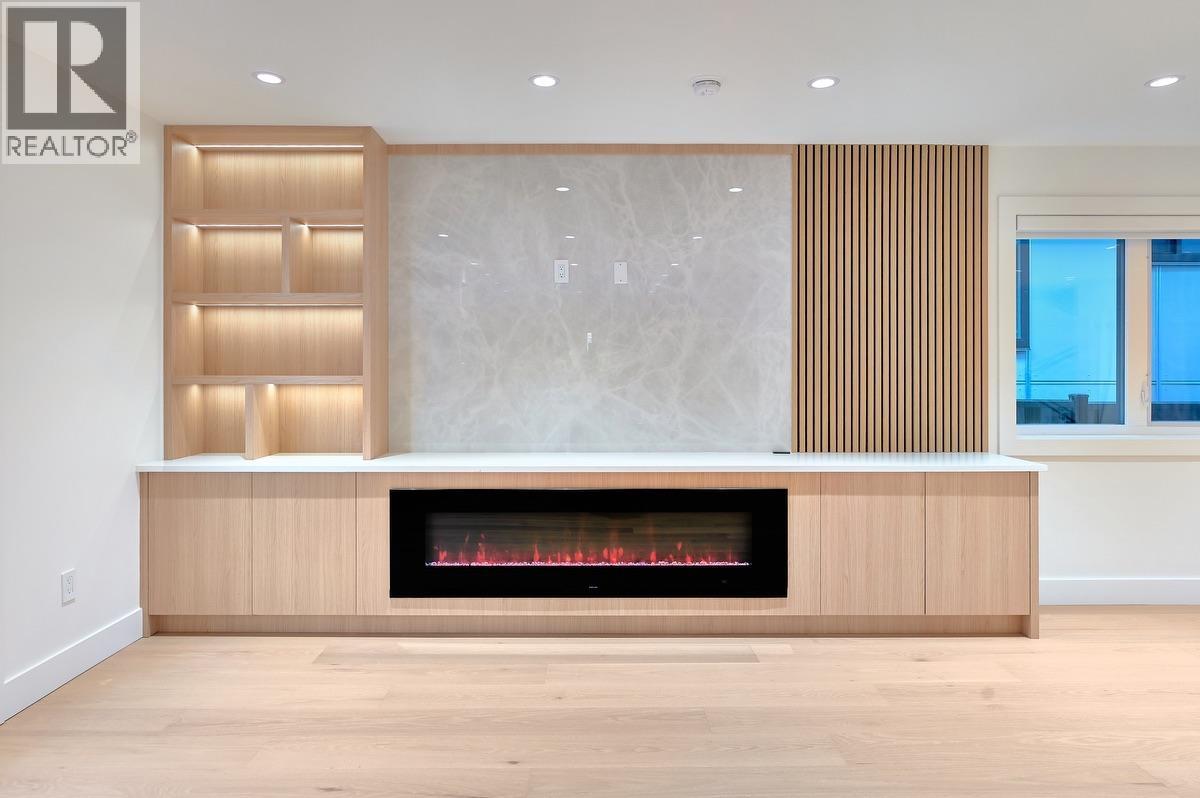 806 MONTROYAL BOULEVARD, North Vancouver