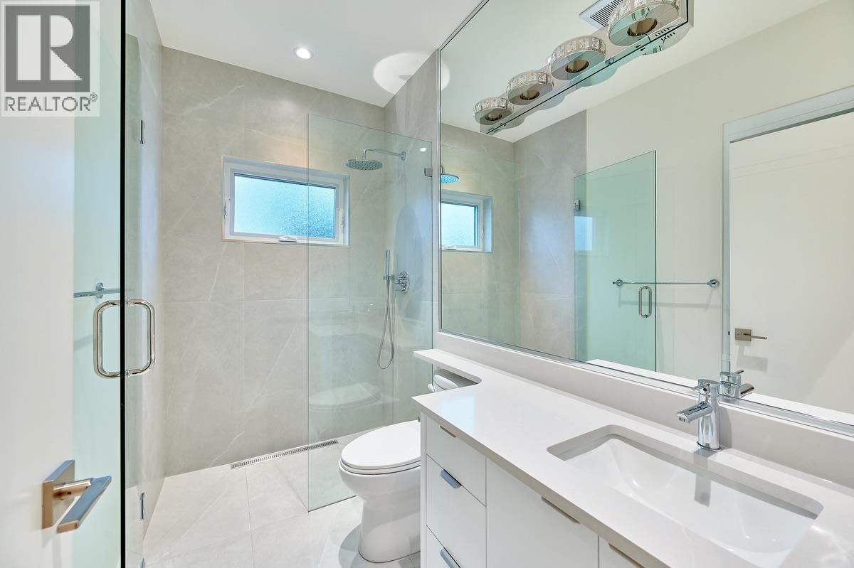 806 MONTROYAL BOULEVARD, North Vancouver