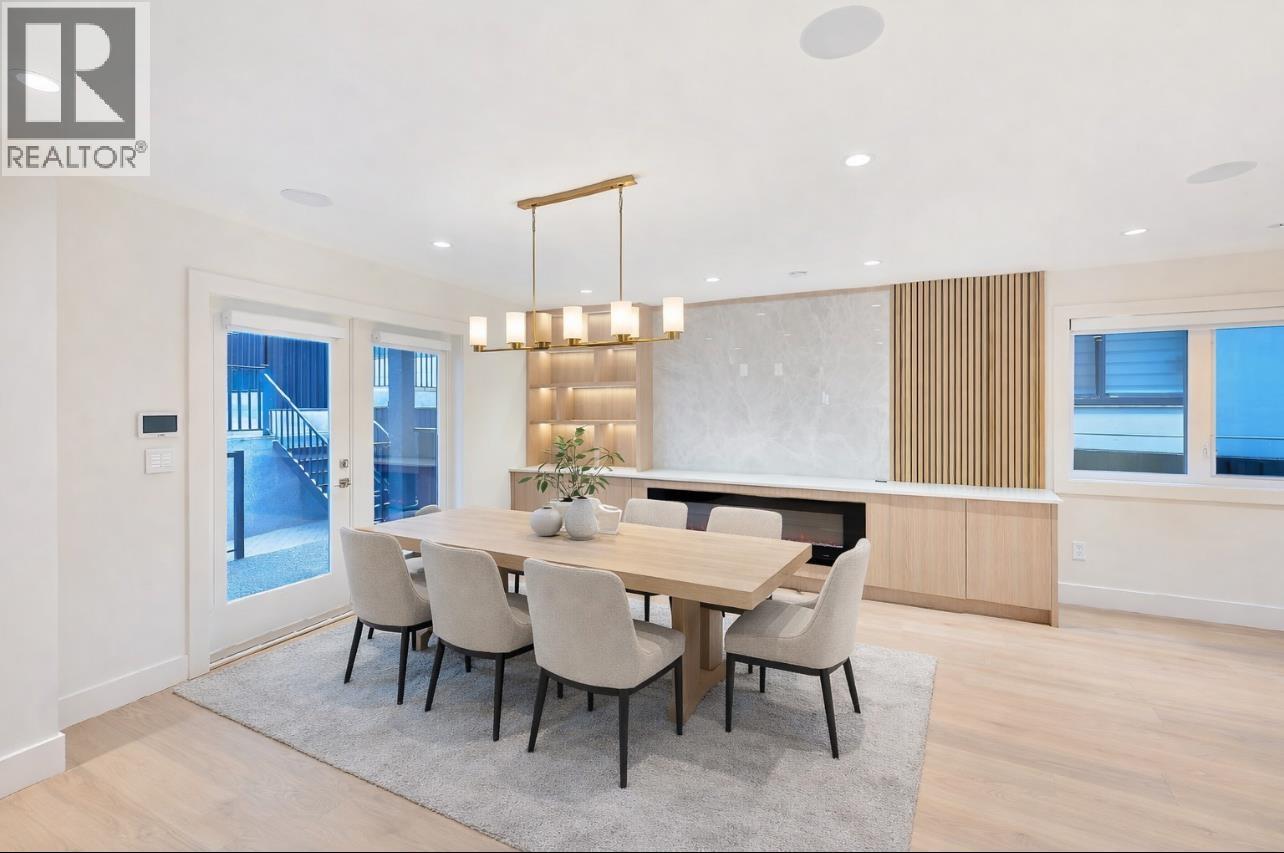 806 MONTROYAL BOULEVARD, North Vancouver