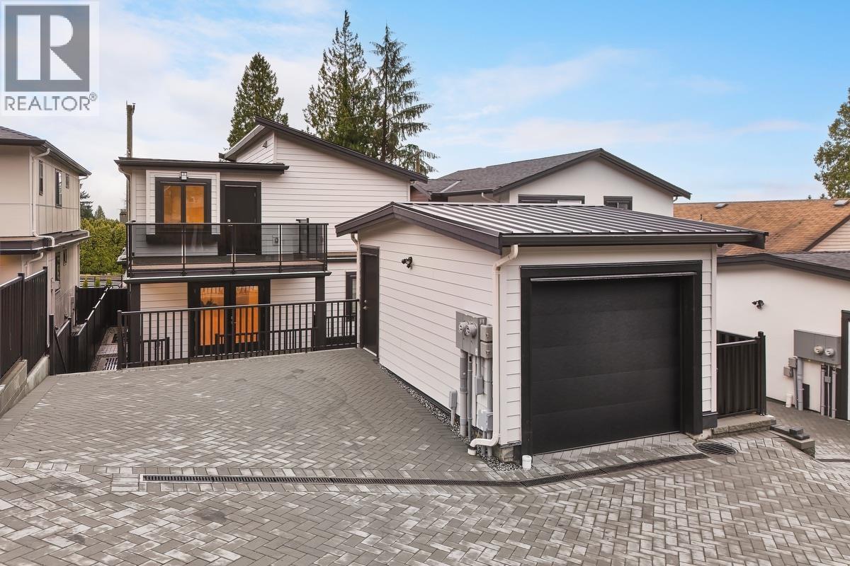 806 MONTROYAL BOULEVARD, North Vancouver