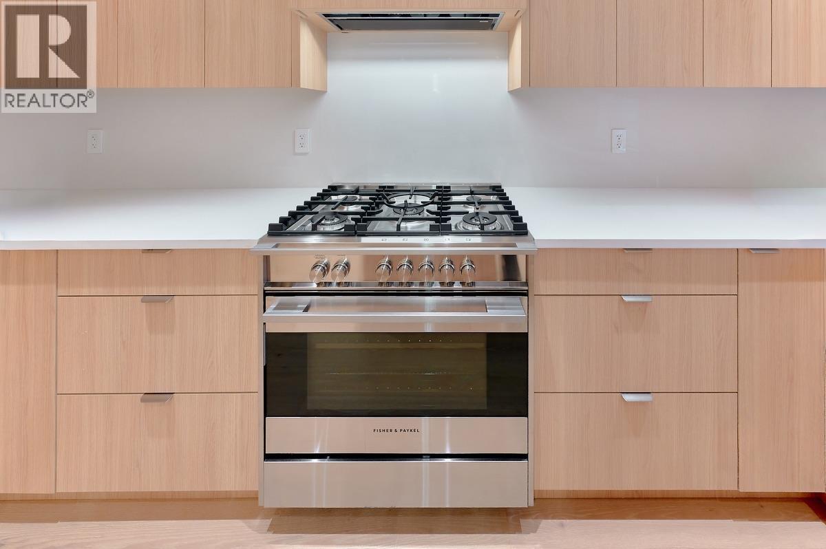 806 MONTROYAL BOULEVARD, North Vancouver