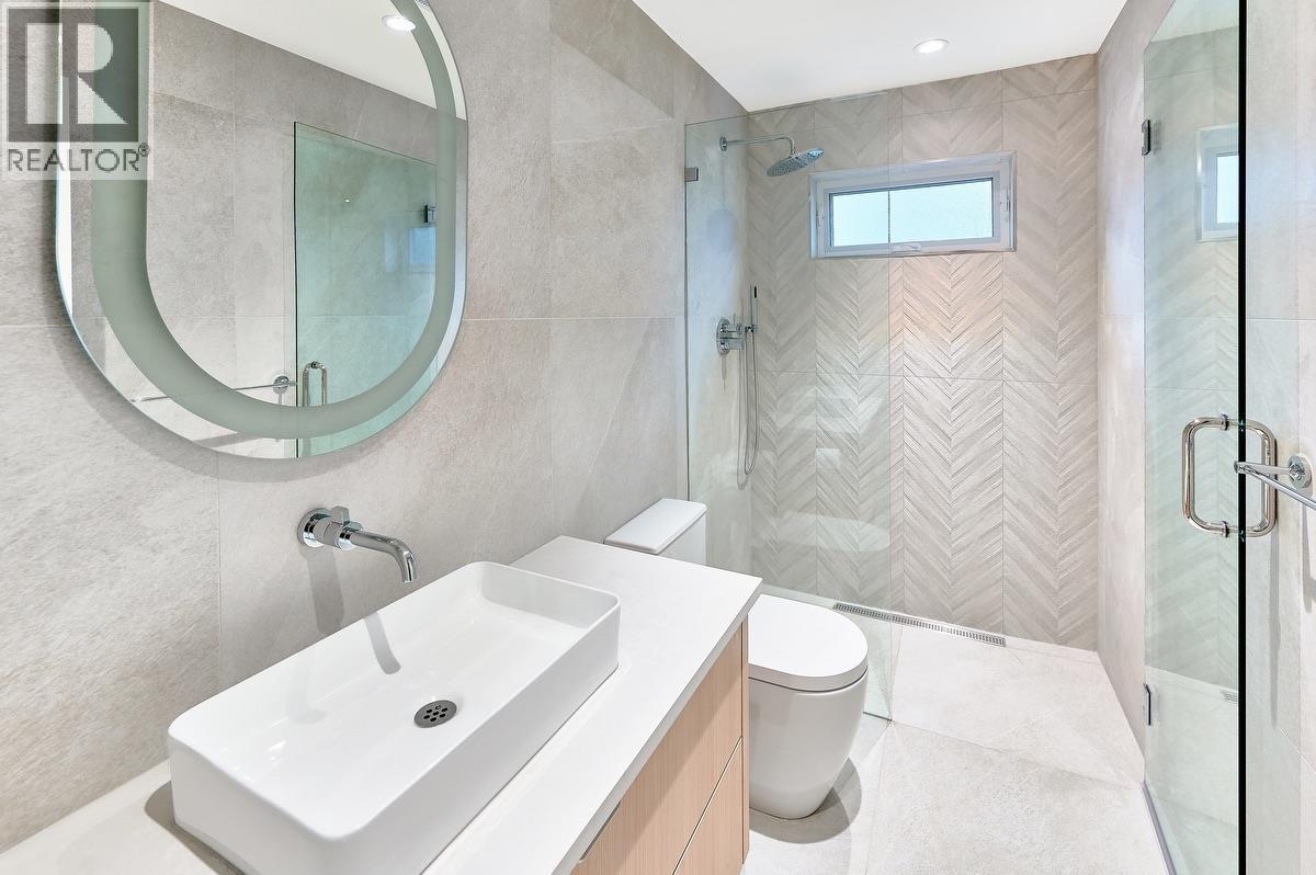 806 MONTROYAL BOULEVARD, North Vancouver