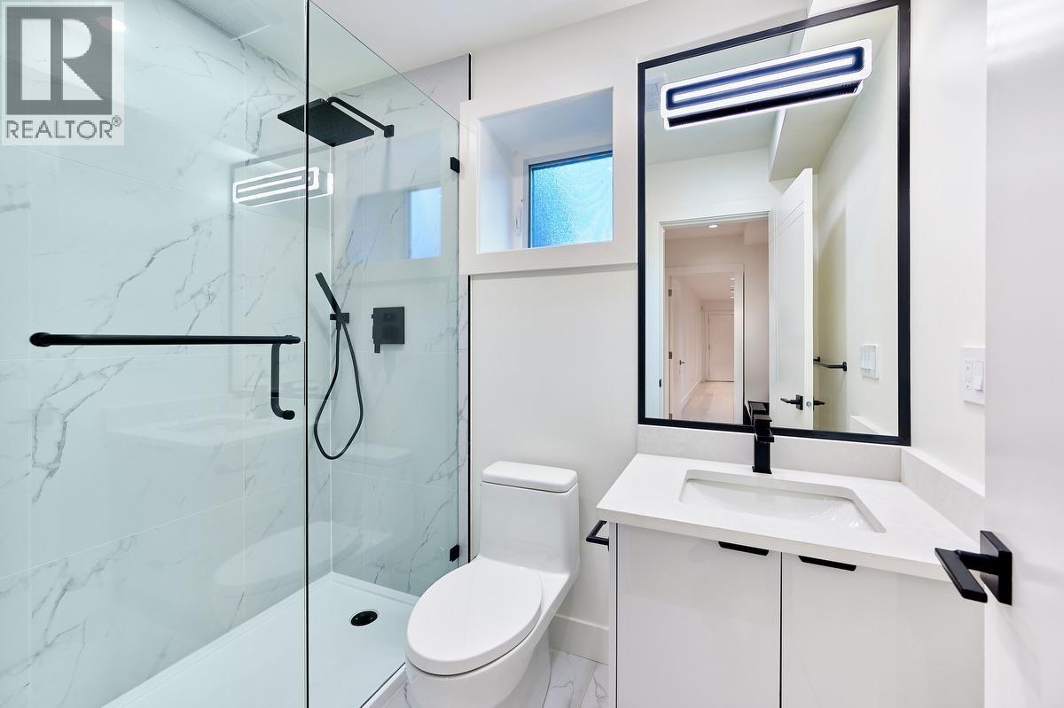 806 MONTROYAL BOULEVARD, North Vancouver