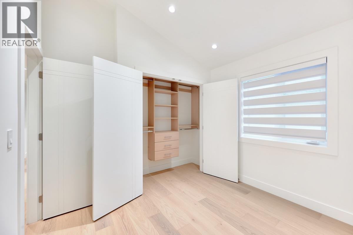 806 MONTROYAL BOULEVARD, North Vancouver