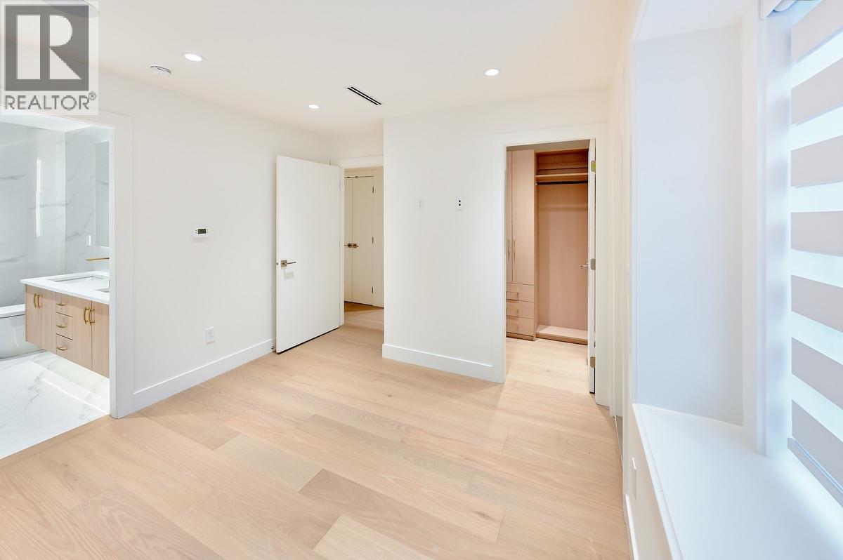 806 MONTROYAL BOULEVARD, North Vancouver