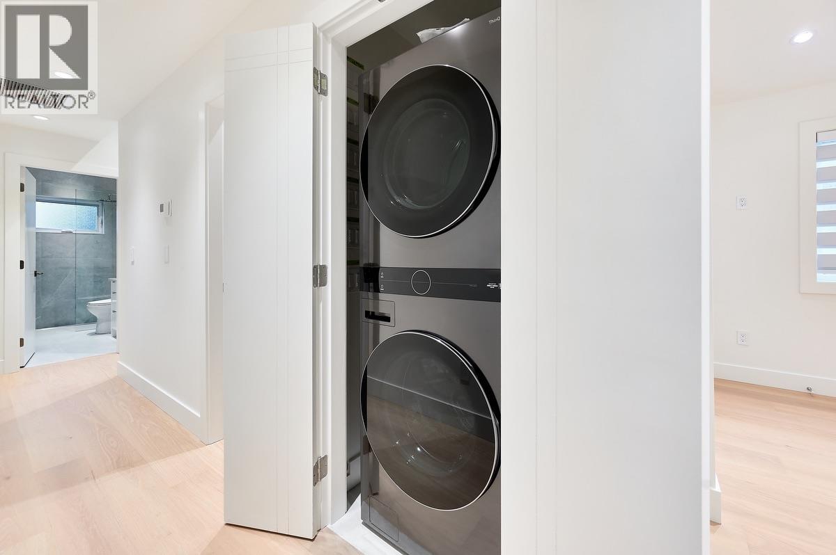 806 MONTROYAL BOULEVARD, North Vancouver