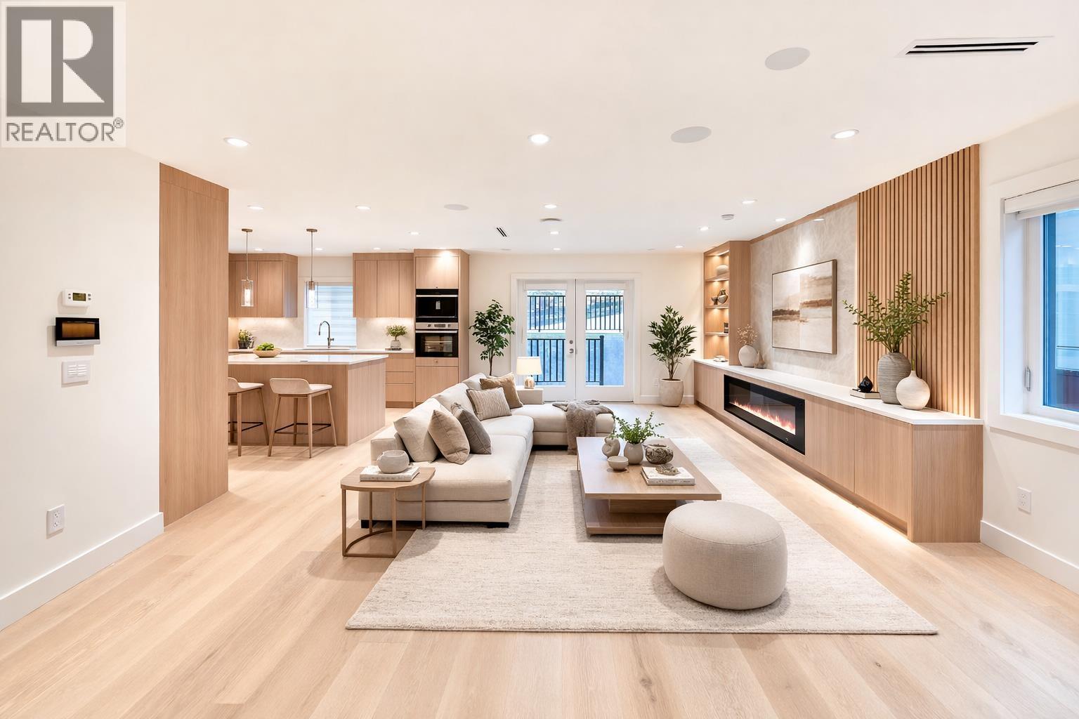 806 MONTROYAL BOULEVARD, North Vancouver