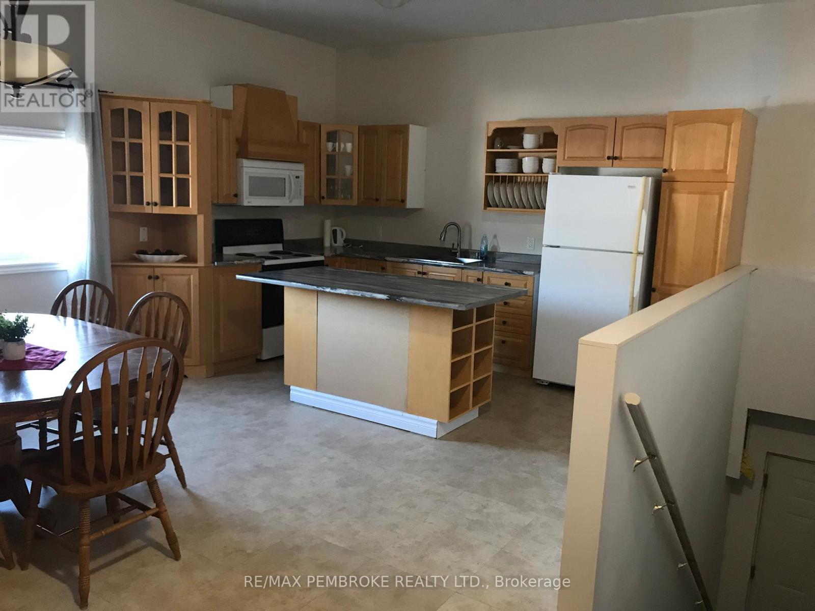 2551 PETAWAWA BOULEVARD — photo 37