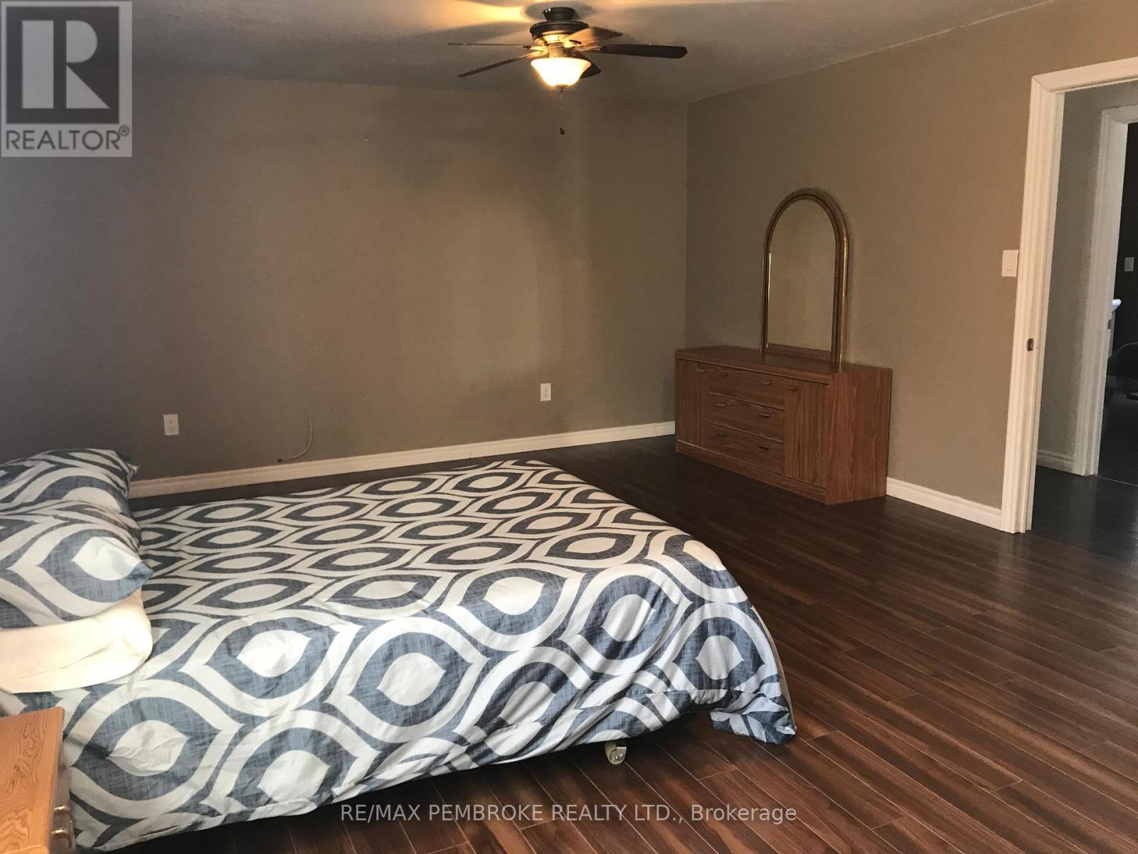 2551 PETAWAWA BOULEVARD — photo 48
