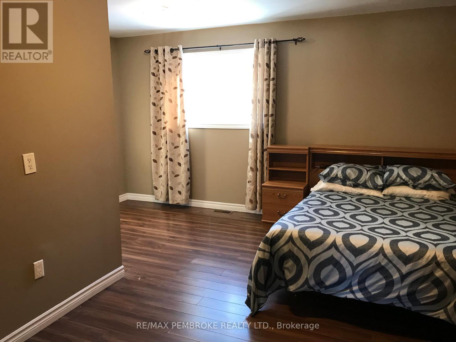 2551 PETAWAWA BOULEVARD — photo 49