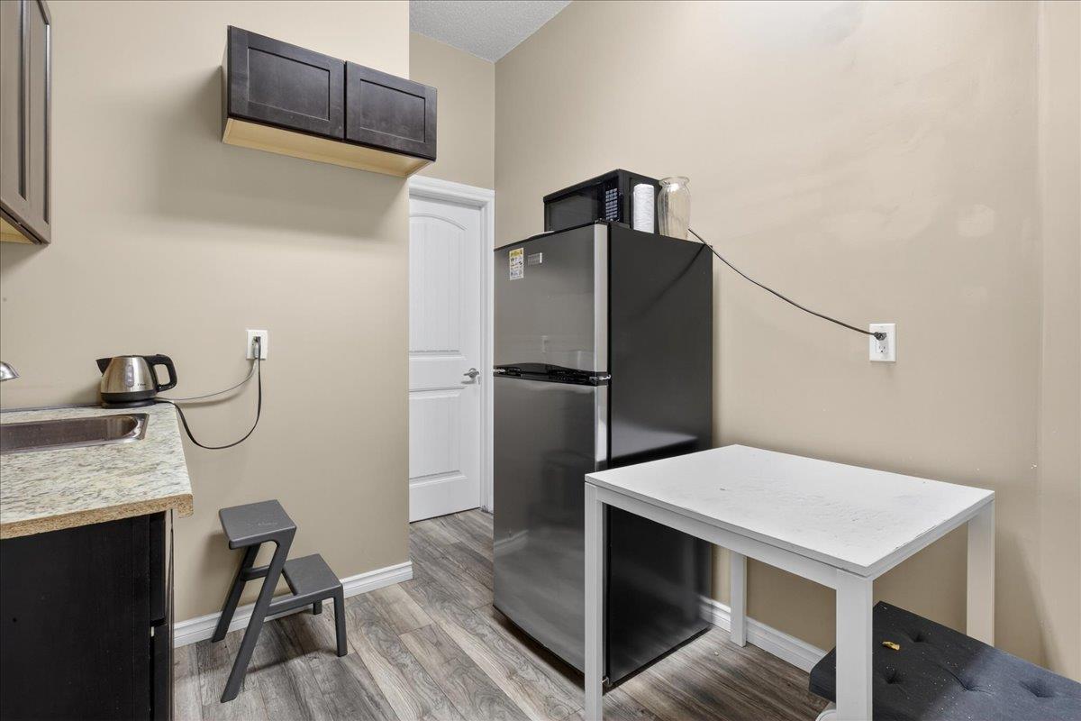 
          101 101 5661-5677 99 Street
            <br/>
            <span>Edmonton</span>
            , 
            <span>AB</span>
             <span>T6E3N8</span>
         - Photo 28