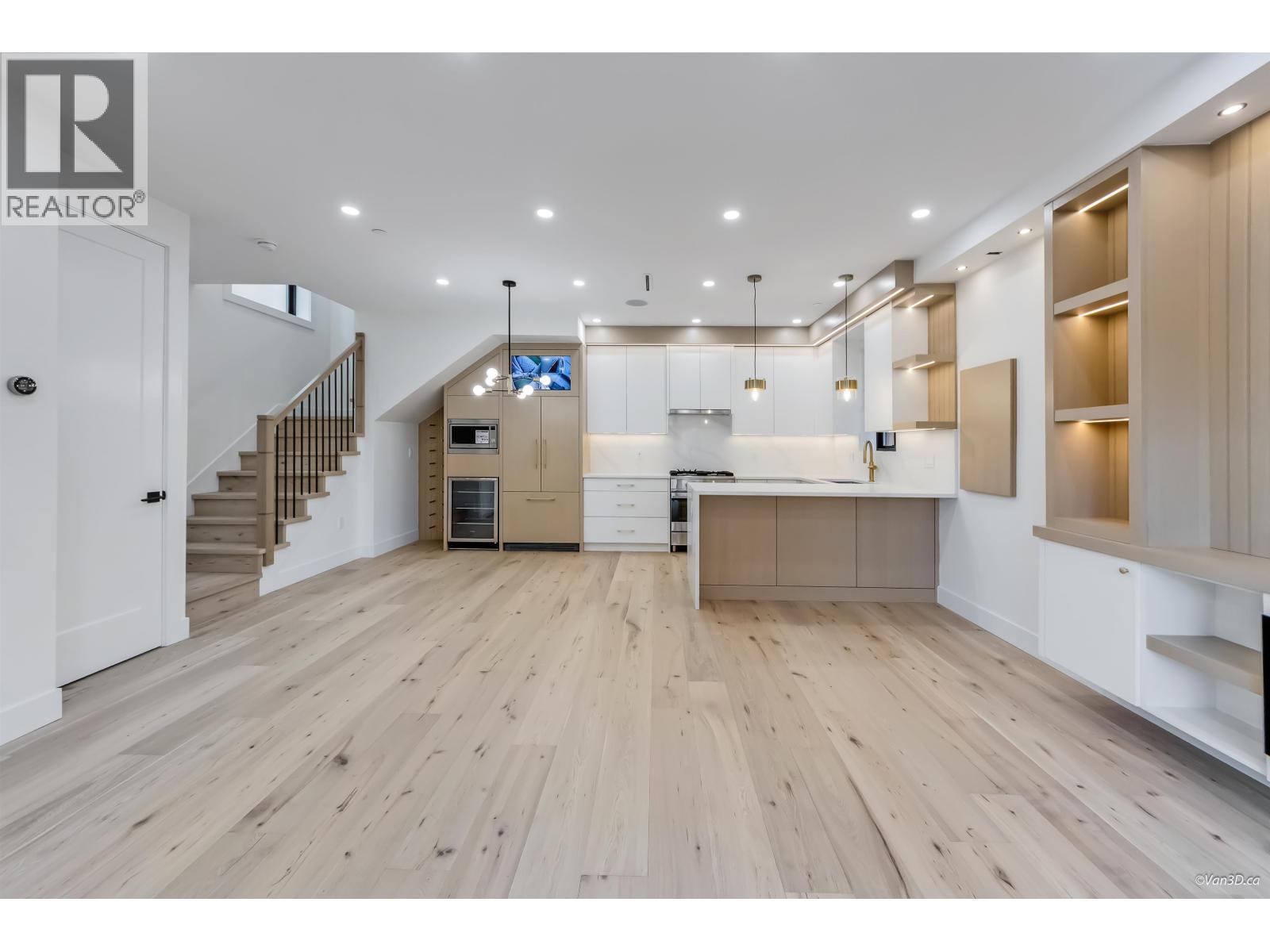 1 150 E 51 AVENUE - Photo 3 of 28, Vancouver, British Columbia