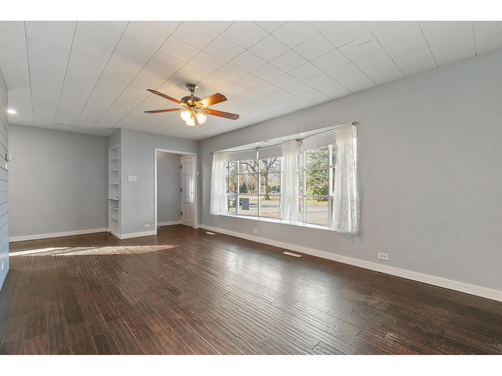 45410 PARK Drive - photo 2