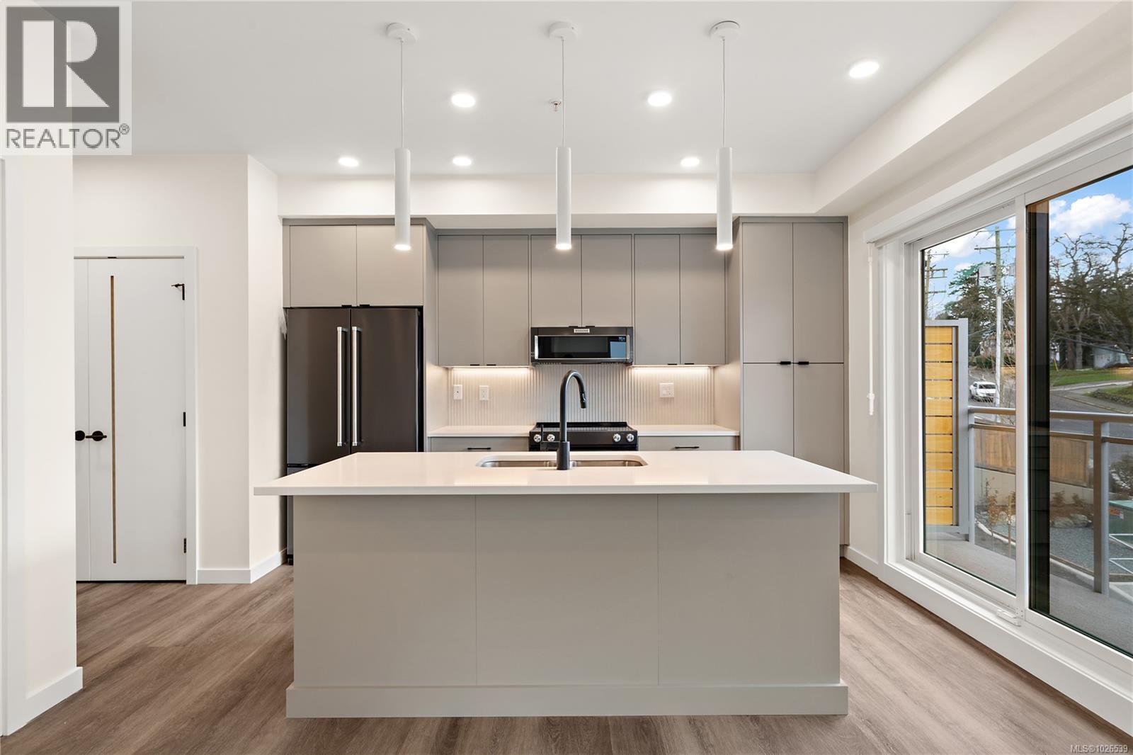 307 610 Lampson St, Esquimalt