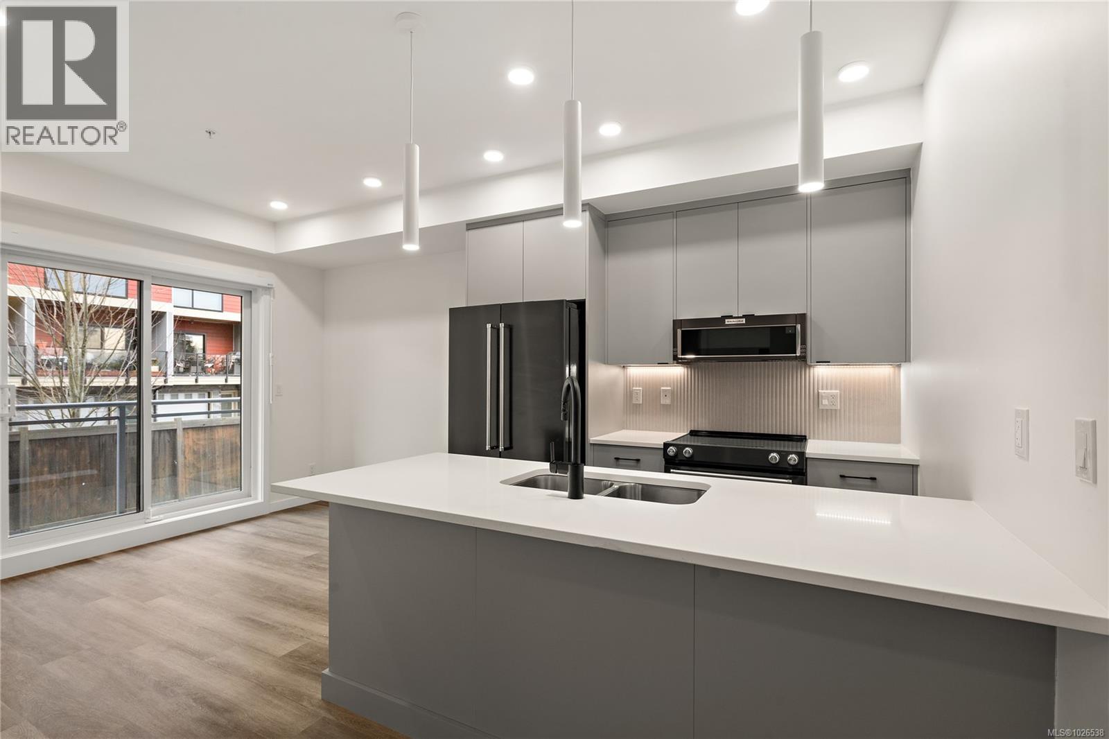 #305 610 Lampson St - 1