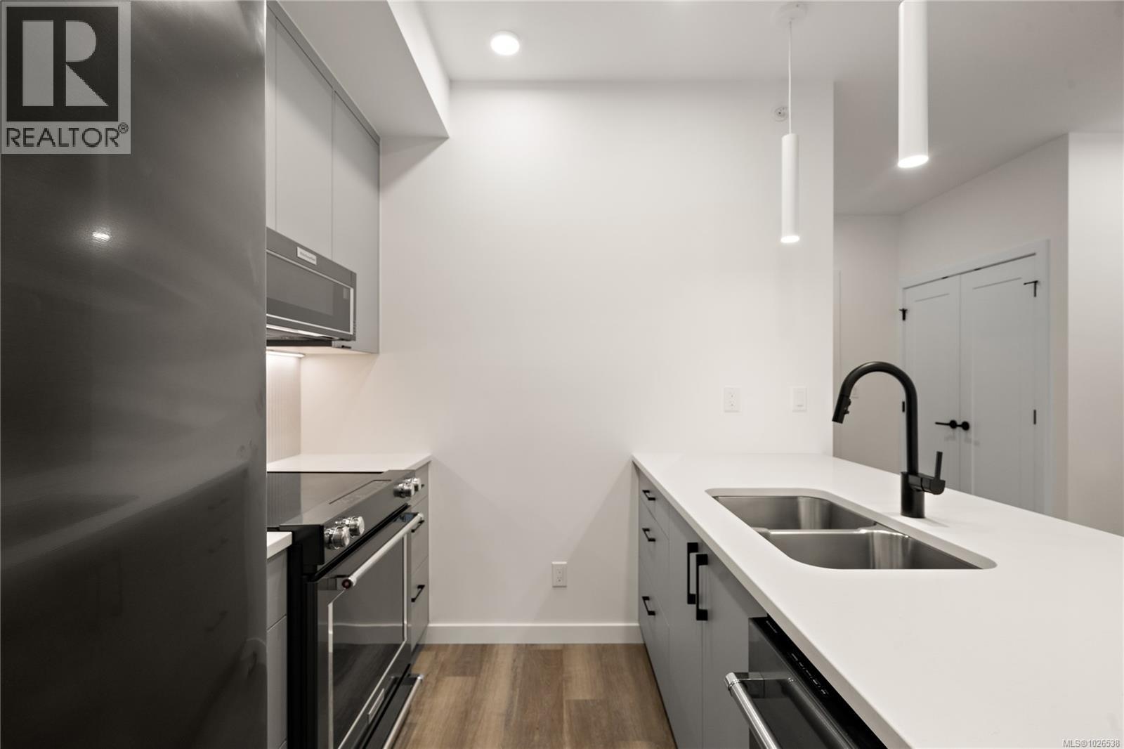 #305 610 Lampson St - 2