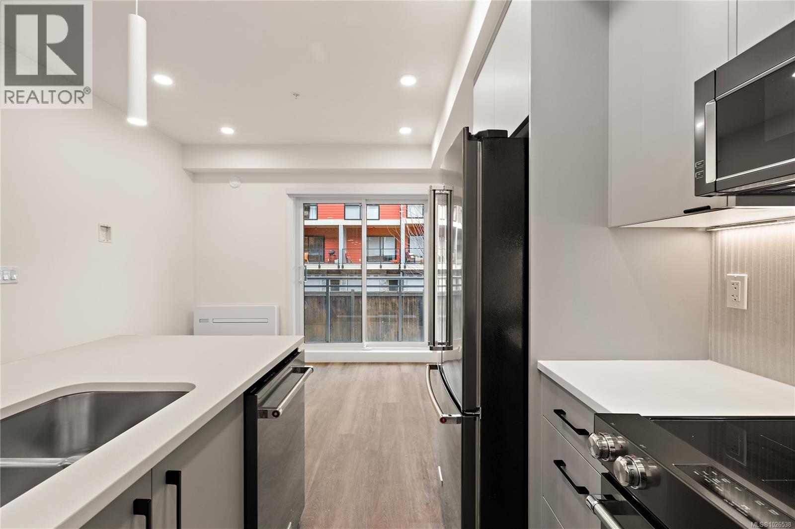 305 610 Lampson St, Esquimalt